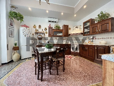 Foto Appartamento in Via Antonio Cantore 12, Genova Sampierdarena di 94 m²