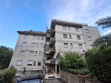 Foto Appartamento in Fonte Baiano, Teramo Centro di 130 m² con 5 locali