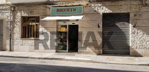 Foto Locale commerciale in via Monte Grappa 23, Bari Carrassi di 55 m²