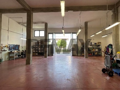 Foto Laboratorio in via Toscana 26/a, Monsano di 170 m² con 1 locali