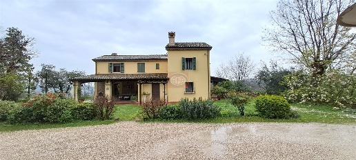 Foto Villa unifamiliare a Cesena di 300 m² con 11 locali in vendita
