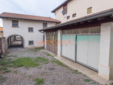 Foto Casa indipendente in VIA UMBERTO I, Palosco di 175 m² con 8 locali