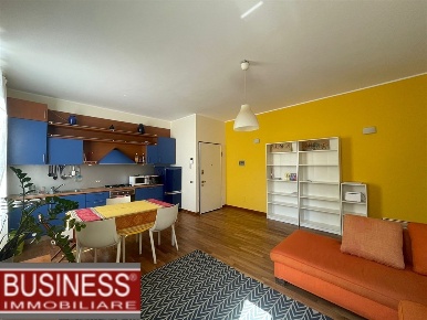 Foto Appartamento in Via Vincenzo  Civerchio, Milano Zara di 100 m²