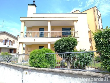 Foto Appartamento in via Val Camonica, Lainate Centro di 116 m² in vendita