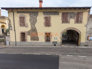 Foto Casa indipendente in VIA UMBERTO I, Palosco di 194 m² con 8 locali