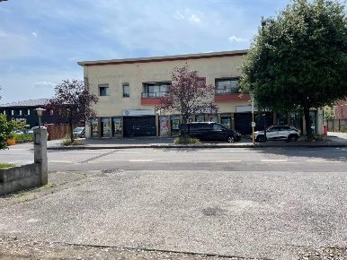 Foto Negozio a Treviso Sant'Antonino - Ospedale di 60 m² con 3 locali