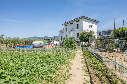 Foto Casa indipendente a Cascina Semicentro di 230 m² con 5 locali