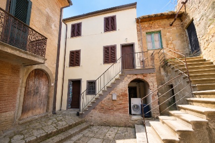 Foto Casa indipendente a Casciana Terme Lari Lari di 102 m² con 5 locali