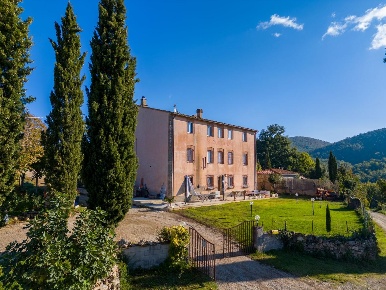 Foto Casale a Massa Marittima Centro di 700 m² con 30 locali in vendita