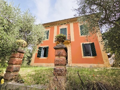 Foto Villa unifamiliare a Lucca La Maulina - Morianese di 220 m² in vendita
