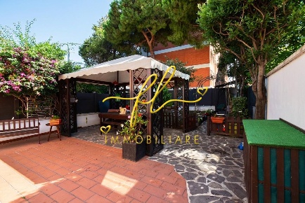 Foto Casa indipendente a Livorno Pontino - Bastia di 100 m² con 6 locali