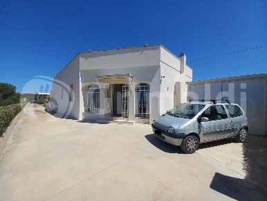 Foto Villa unifamiliare in Via Brinn 47, Ugento Torre San Giovanni di 85 m²