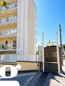Foto Appartamento in Viale colli aminei 10, Napoli di 108 m² con 3 locali