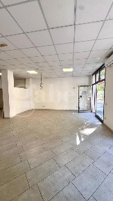 Foto Negozio in del seminario, Cagliari Is Mirrionis di 80 m² con 2 locali