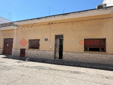 Foto Casa indipendente in Via San Nicola 25, Manduria Centro di 135 m²