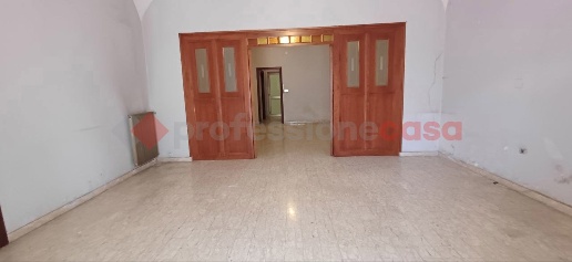 Foto Negozio in Via Roma 120, Nocera Superiore Centro di 70 m² con 3 locali
