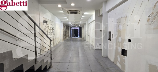 Foto Negozio a Siena San Domenico - Fontebranda di 220 m² con 6 locali