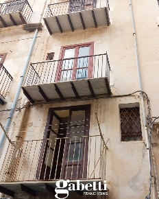 Foto Casa indipendente a Cefalù Centro di 200 m² con 10 locali in vendita