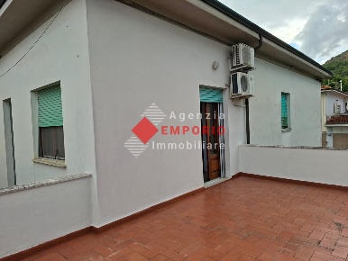 Foto Casa indipendente a Vicopisano Centro di 350 m² con 9 locali