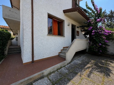 Foto Villa a schiera a Viareggio Torre del Lago di 90 m² con 6 locali