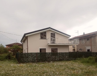 Foto Casa indipendente a Massa Centro di 170 m² con 7 locali in vendita