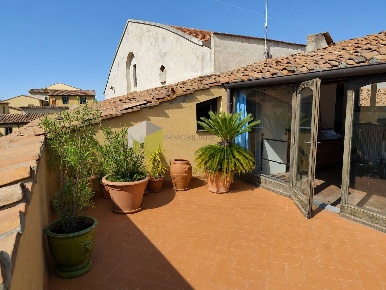 Foto Casa indipendente a Pisa Santa Maria di 270 m² con 7 locali in vendita