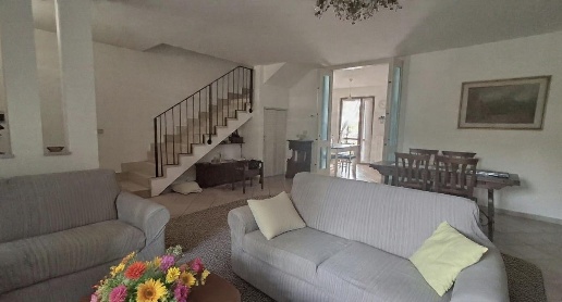 Foto Villa a schiera a San Giuliano Terme di 177 m² con 6 locali in vendita
