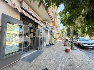 Foto Negozio in Via Napoli 279, Mugnano di Napoli Centro di 20 m²