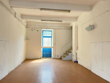 Foto Negozio a Arezzo Catona di 67 m² con 2 locali in affitto