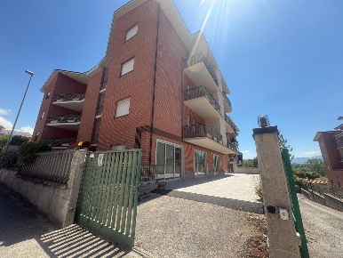 Foto Ufficio in Via dei Piccolomini 18, L'Aquila Pile di 200 m² in vendita