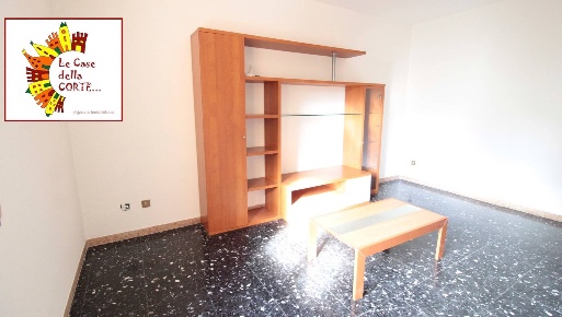 Foto Appartamento in Via Gennari, Cento Cento Paese di 80 m² con 4 locali
