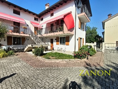 Foto Appartamento in Via Montasio, Gorizia Centro di 89 m² con 3 locali