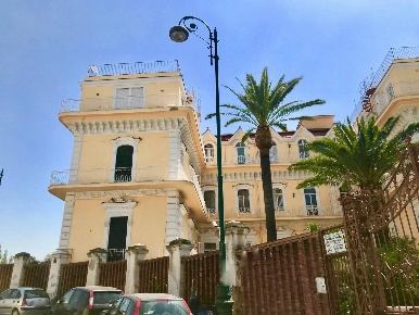 Foto Ufficio in Via Torquato Tasso 601, Napoli di 30 m² con 30 locali