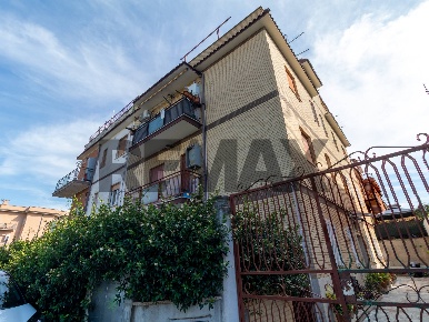 Foto Appartamento in Via Merope 69, Roma Torre Angela di 64 m² con 3 locali