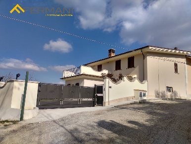 Foto Villa unifamiliare a Ascoli Piceno di 180 m² con 4 locali in vendita