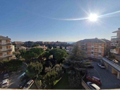 Foto Appartamento in Via Siena 3, Genova Albaro di 210 m² con 9 locali