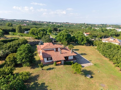 Foto Villa unifamiliare in Località Riario snc, Caprarola di 320 m²