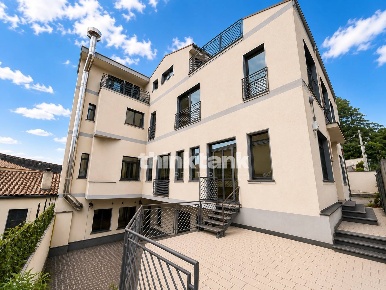 Foto Hotel in Via Etnea, Nicolosi di 1000 m² con 20 locali in vendita