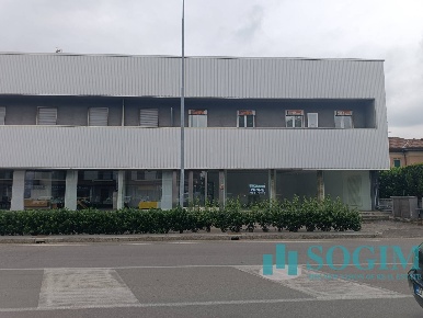 Foto Ufficio in Via Varesina 7, Mozzate di 490 m² con 5 locali in vendita