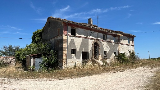 Foto Casa indipendente in contrada divina pastora 18, Tolentino di 300 m²