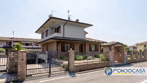 Foto Case semi ndipendenti a Palazzolo sull'Oglio Centro di 218 m²