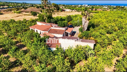 Foto Villa unifamiliare in Via Bella Pettinata, Avola di 219 m² in vendita