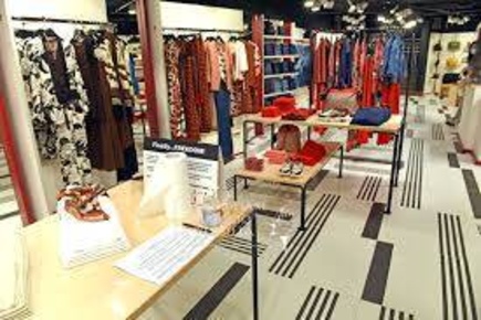 Foto Negozio in via G. Carducci 78, Viareggio Lungomare di 63 m² in affitto