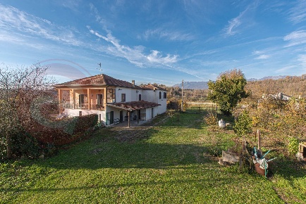 Foto Casa indipendente in Contrada Bove 70, Arpino di 280 m² con 10 locali