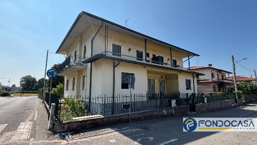 Foto Appartamento a Palazzolo sull'Oglio Centro di 99 m² con 3 locali