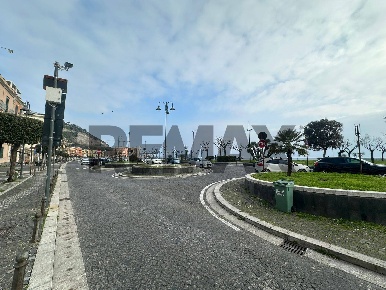 Foto Locale commerciale in corso umberto 123, Pozzuoli Lungomare di 85 m²