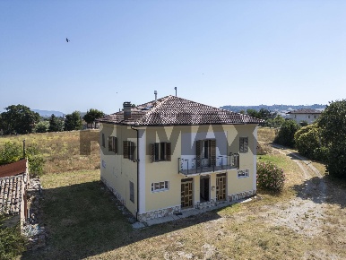 Foto Rustico in Contrada Mattonata 29, Recanati di 193 m² con 6 locali