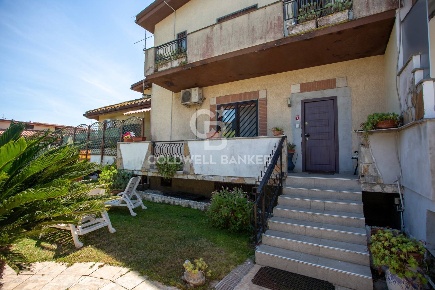 Foto Villa unifamiliare in Via Lecce, Ardea Nuova Florida di 282 m²