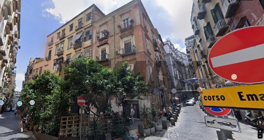 Foto Appartamento in Piazzetta Mondragone 20, Napoli Chiaia di 130 m²