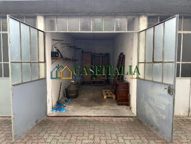 Foto Posti auto a Banchette di 15 m² con 1 locali in affitto